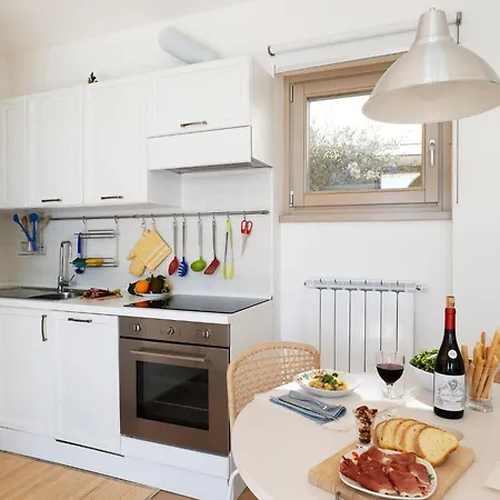 'cezanne By Interhome شقة Parzanica